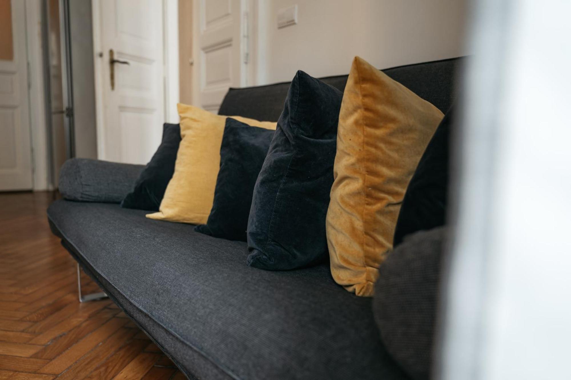 Comfortable And Cosy A Few Steps From Dancing House And Naplavka Dance Appartamento