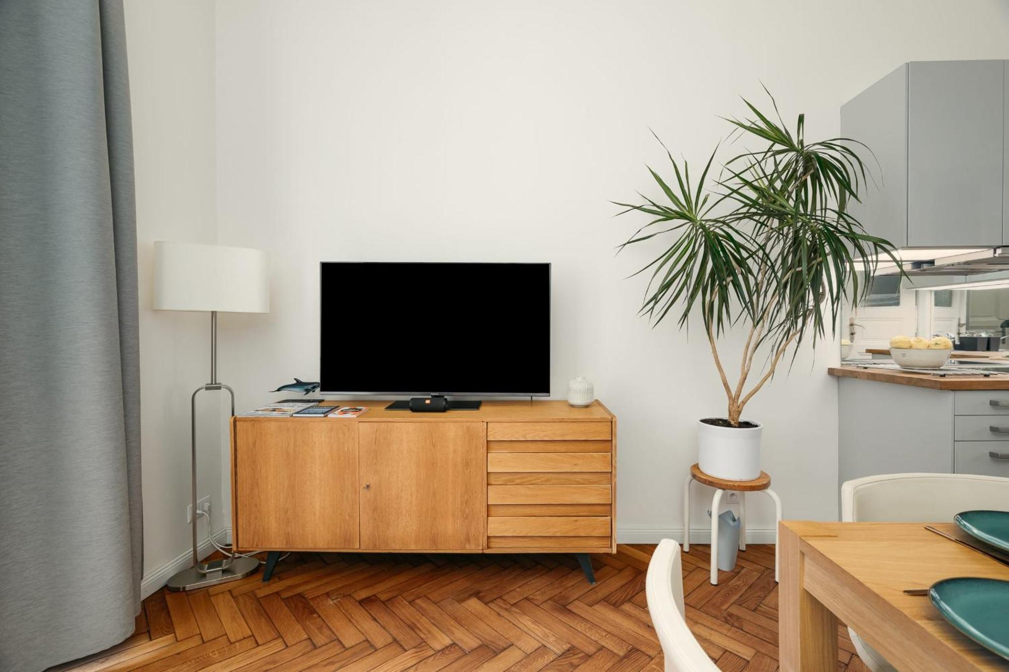 Comfortable And Cosy A Few Steps From Dancing House And Naplavka Dance Appartamento *